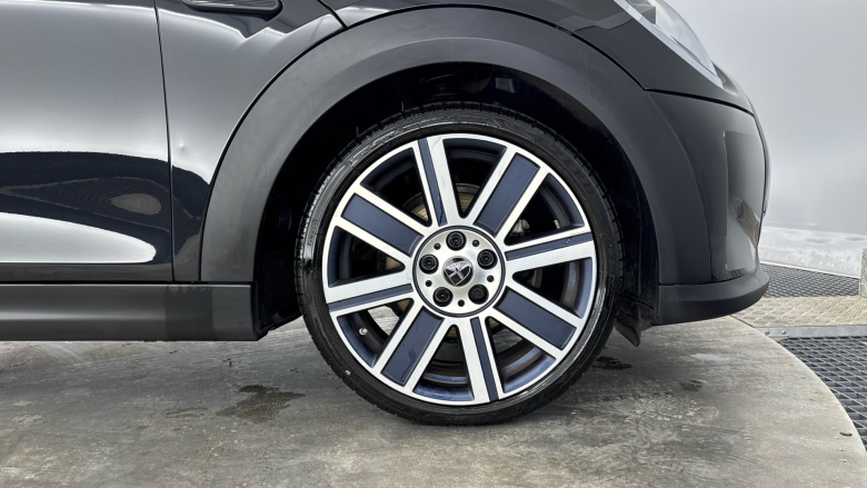 MINI Hatchback 1.5 Cooper Exclusive Premium 5dr Auto Petrol Hatchback